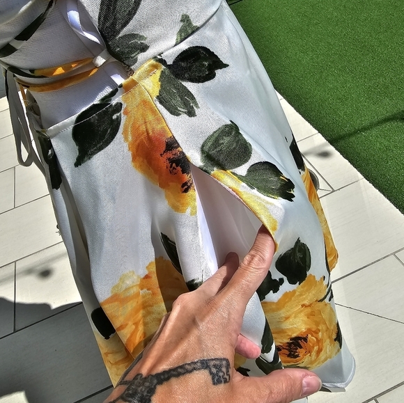 Windsor ✦ Floral Fit & Flare Dress ✦ White & Yellow Summer Print w/ Lace-Up Back - Picture 8 of 17